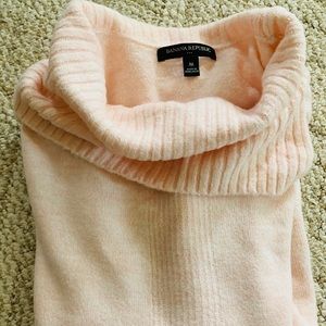 Banana Republic soft pink sweater NWOT